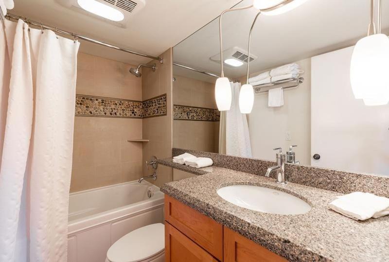 Village Center Condos Vail Room photo
